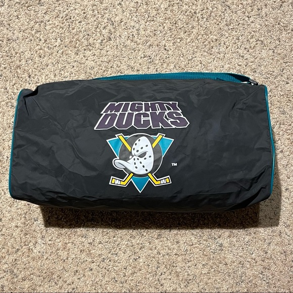 VINTAGE MIGHTY DUCKS DUFFLE BAG - Picture 2 of 9